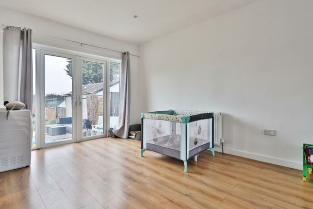 Golf Links Road, Hull, HU6 8RE 2 bed detached bungalow for sale