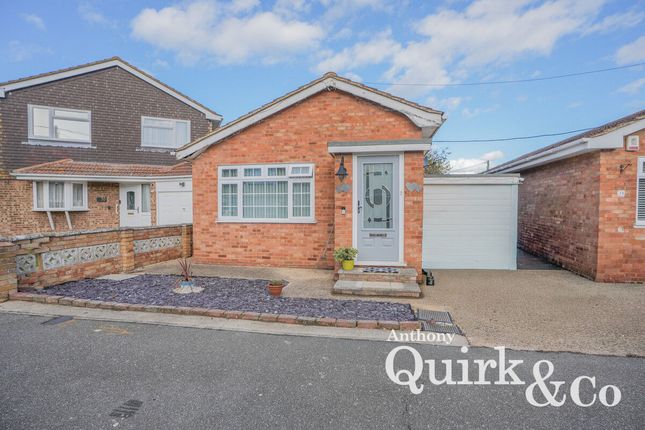 Crescent Road, Canvey Island, SS8 2 bed detached bungalow for sale