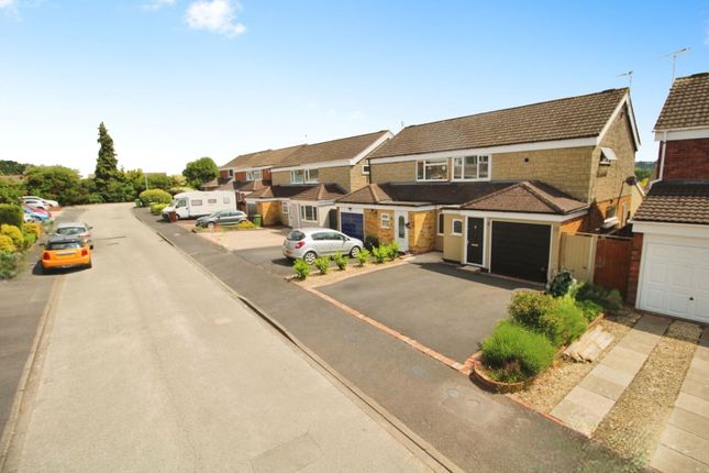 Silverstone Avenue, Kidderminster DY11 3 bed semi