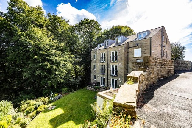 Stainland Road, Holywell Green... 2 bed flat for sale