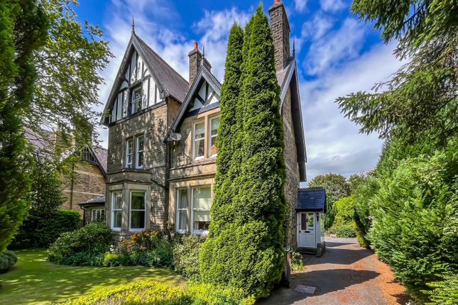 6 bedroom detached house for sale