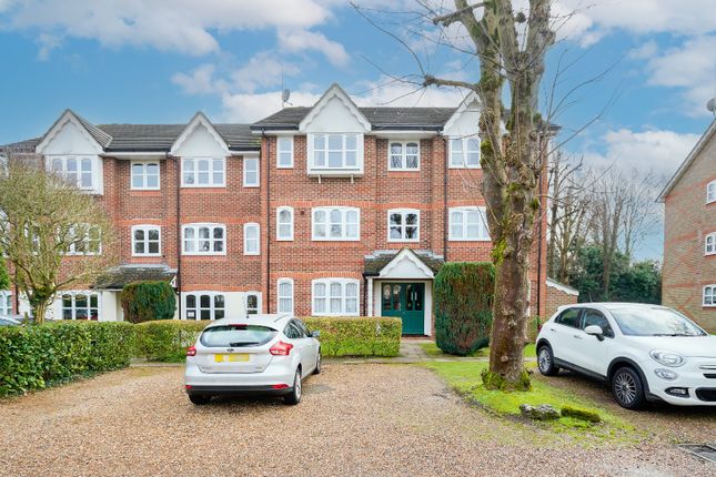 Foxlands Close, Leavesden, Watford... 2 bed apartment for sale