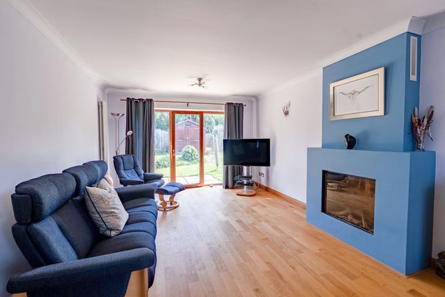 Hawthorn Drive, Thrapston, NN14 5 bed detached house for sale