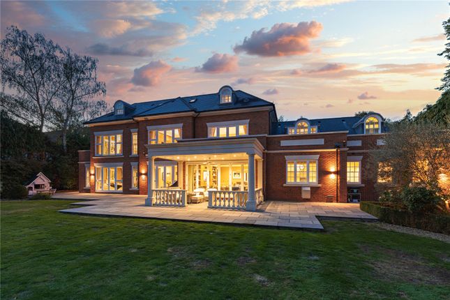 Chargate Close, Burwood Park, KT12 6 bed detached house for sale