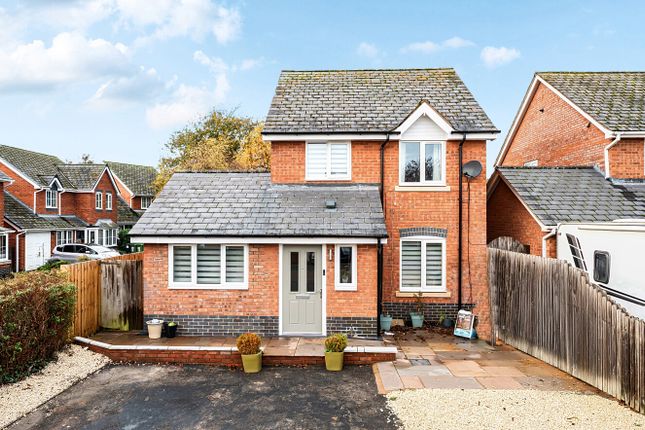 Maes Y Celyn, Guilsfield, Welshpool... 5 bed detached house for sale