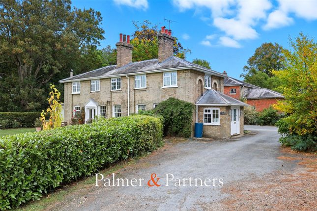 Sudbury Road, Halstead, Essex, CO9 3 bed detached house for sale