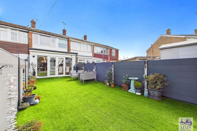 Green Lane, Isle Of Grain 2 bed terraced house for sale