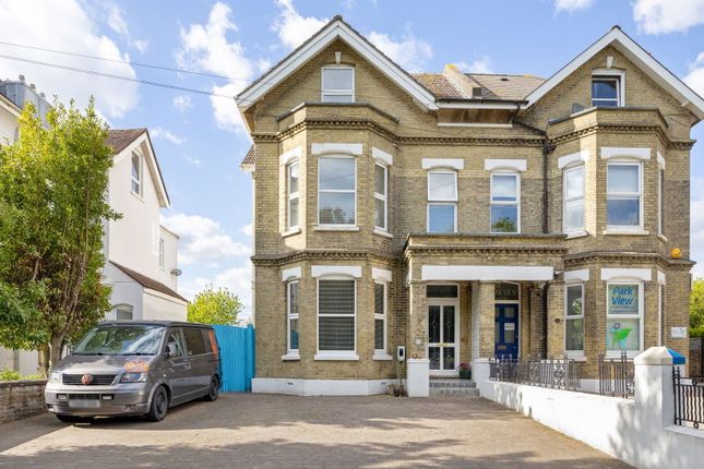 Chesswood Road, Worthing, West... 8 bed semi
