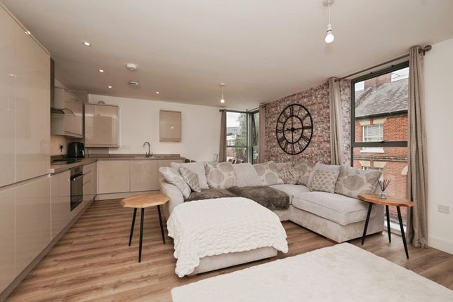2 bedroom flat for sale