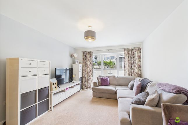 82 Darbyshire House Clovelly Place... 2 bed flat for sale