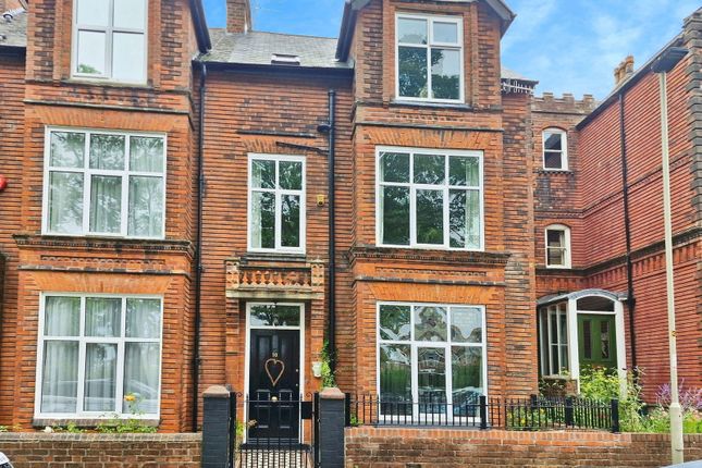Lonsdale Road, Scarborough YO11 4 bed terraced house for sale