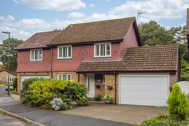 Spring Gardens, Crawley RH10 5 bed detached house for sale