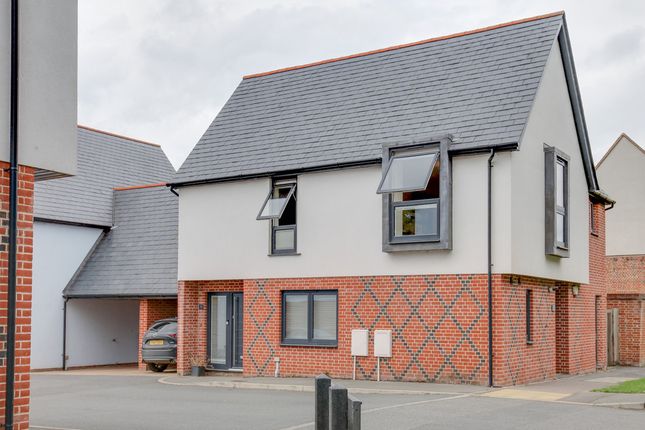 Lees Close, Dunmow, CM6 2 bed maisonette for sale