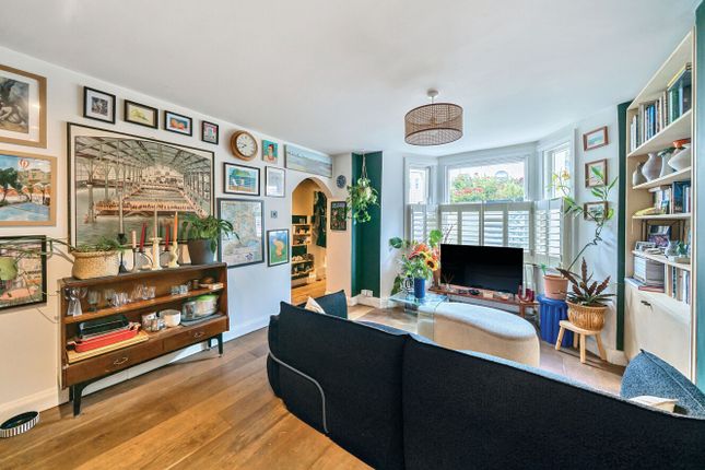 Eastlake Road, London SE5 2 bed flat for sale