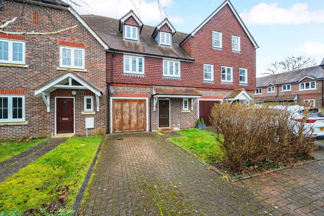 Reris Grange Close, Godalming GU8 4 bed terraced house for sale