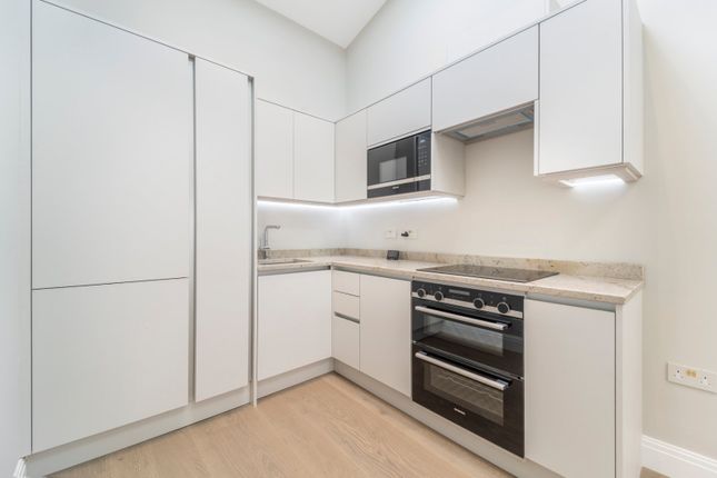 Vale Royal House, 36 Newport Court... 2 bed flat for sale