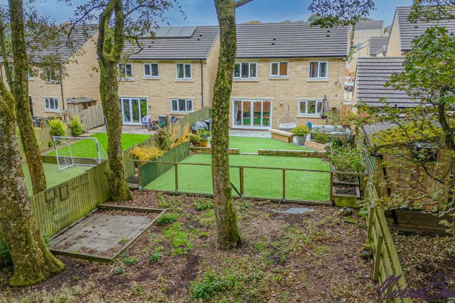 Harrowins Farm Drive, Bradford BD13 4 bed detached house for sale