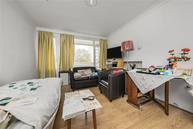 Holmsley House, London, SW15 1 bed apartment for sale