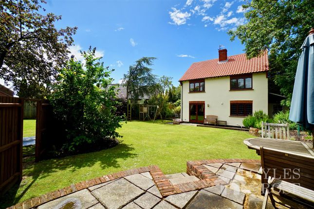Alresford 4 bed detached house for sale