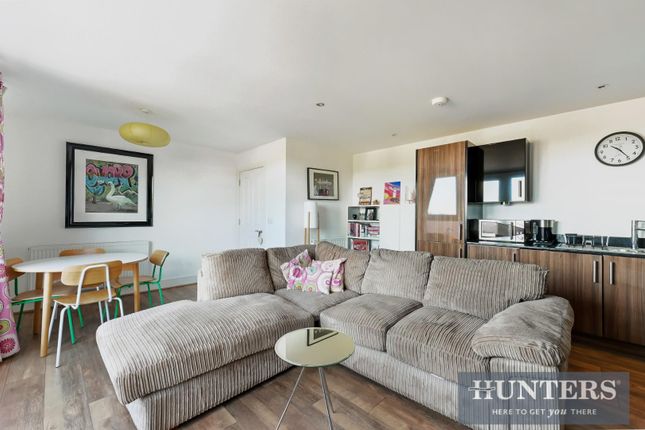 Yoga Way, Worcester Park, KT4 2 bed penthouse for sale