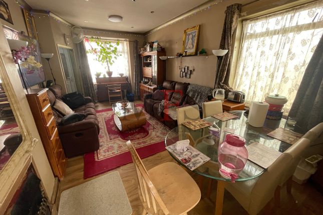Balfour Road, Southall, UB2 5BX 2 bed bungalow for sale