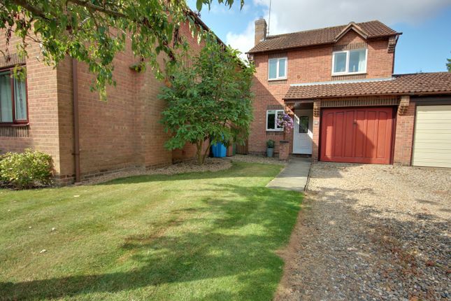 3 bedroom link detached house for sale