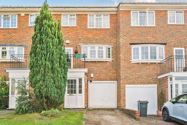 Hillview Close, Purley 3 bed terraced house for sale