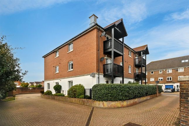 Santa Cruz Drive, Eastbourne 3 bed flat for sale