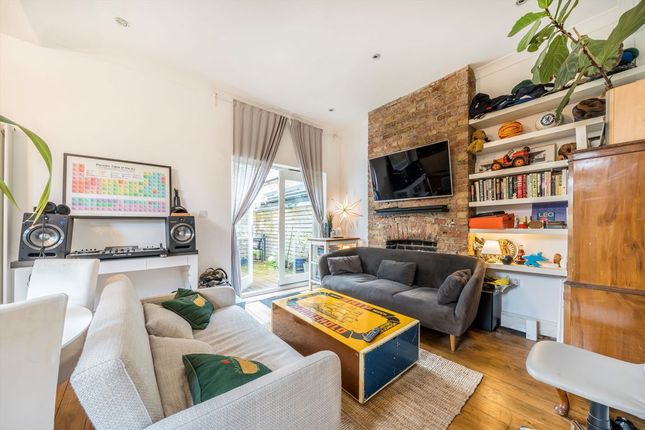 College Road, London NW10 2 bed flat for sale