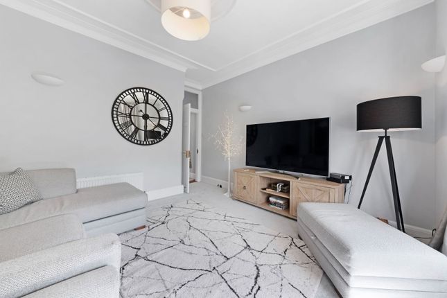 Holland Road, NW10 2 bed flat for sale