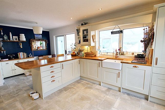Parc Y Plas, Aberporth, Cardigan 3 bed detached bungalow for sale