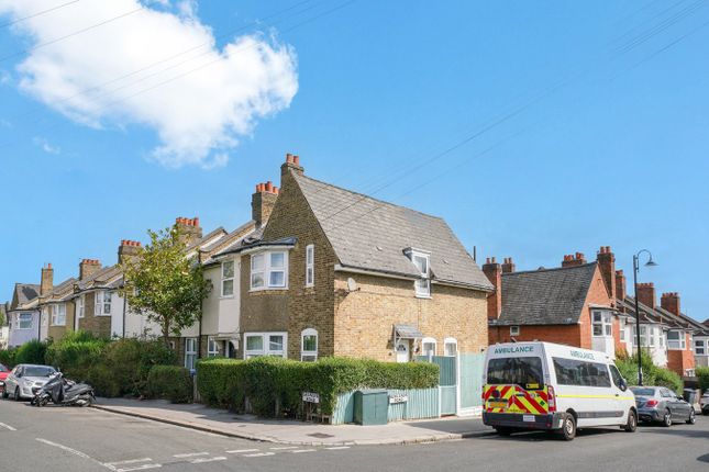 Granden Road, London, SW16 2 bed end of terrace house for sale