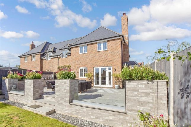 4 bedroom link detached house for sale