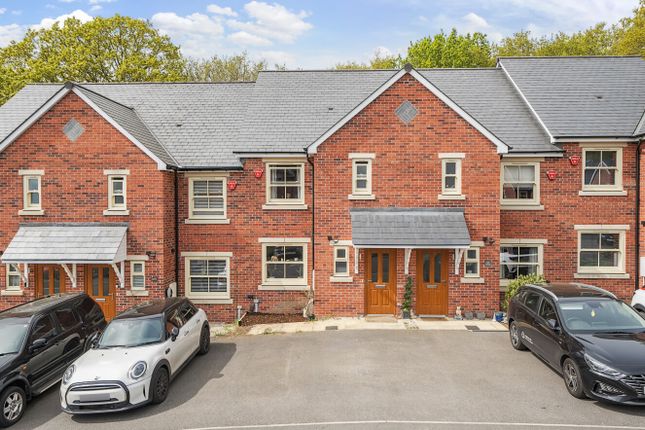 Oak Park Lane, Cookridge, Leeds, LS16 3 bed terraced house for sale