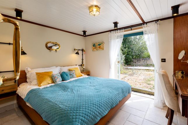 2 bedroom detached house for sale