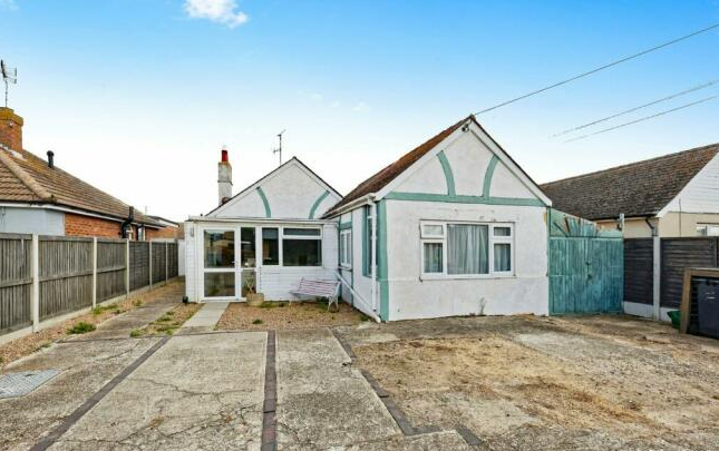 4 bedroom detached bungalow for sale