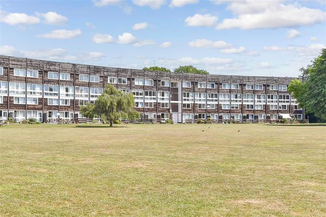 Hailey Place, Cranleigh, Surrey 2 bed maisonette for sale