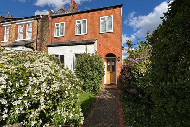Birkbeck Road, Mill Hill, NW7 2 bed flat for sale