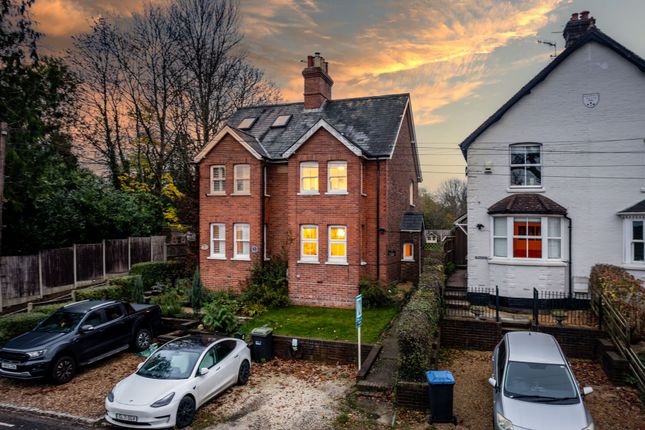 Turners Hill Road, Crawley Down, RH10 3 bed semi