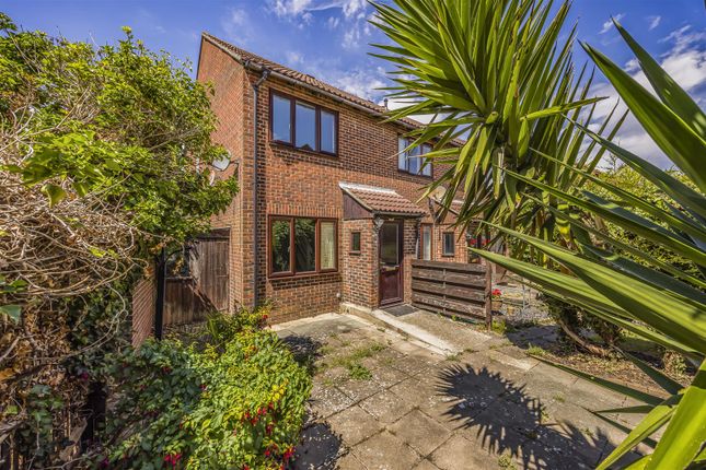Bucklers Court, Portsmouth PO2 2 bed end of terrace house for sale