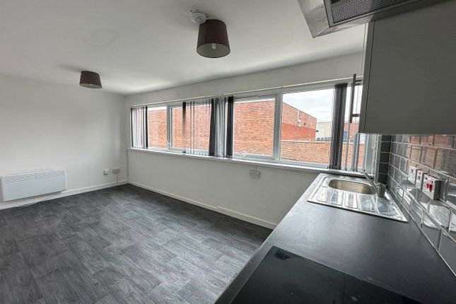 3 bedroom flat for sale