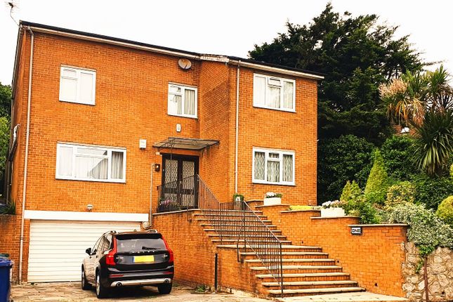 5 bed detached house