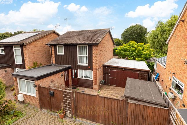 Kitsmead, Crawley RH10 3 bed detached house for sale