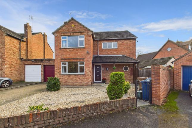 Cheltenham Road East, Gloucester 3 bed detached house for sale