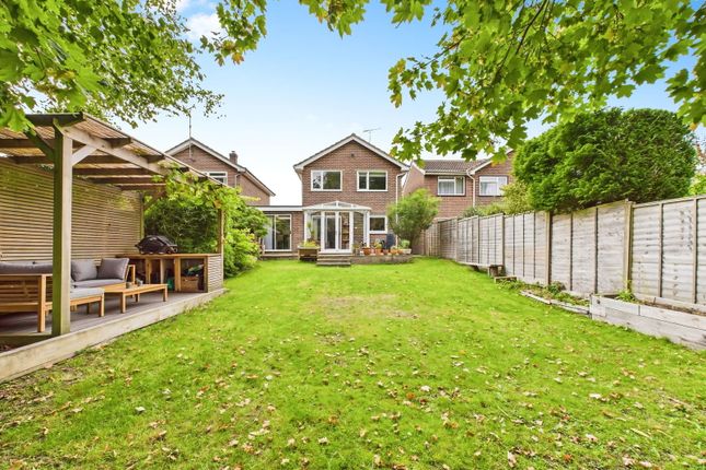 Ryecroft Meadow, Horsham RH13 3 bed detached house for sale