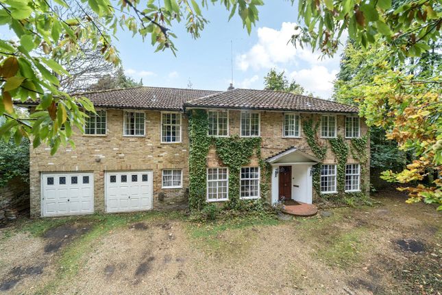 London Road, Surrey GU15 5 bed detached house for sale