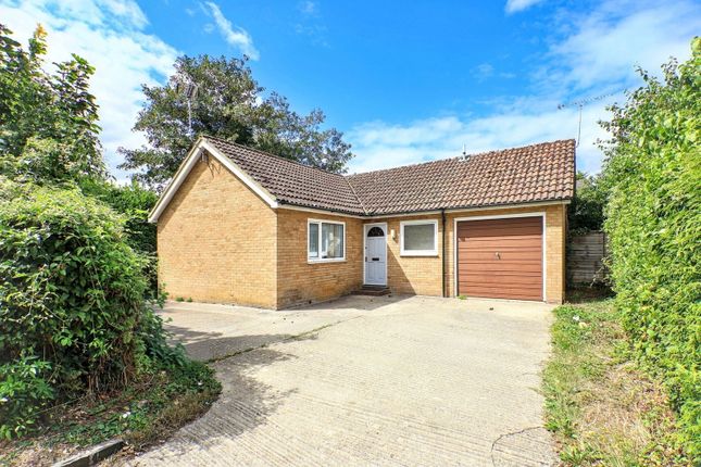 Alvescot Road, Carterton OX18 2 bed detached bungalow for sale