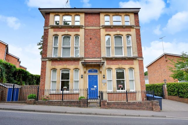 Paddockhall Road, Lucastes Court, RH16 2 bed flat for sale