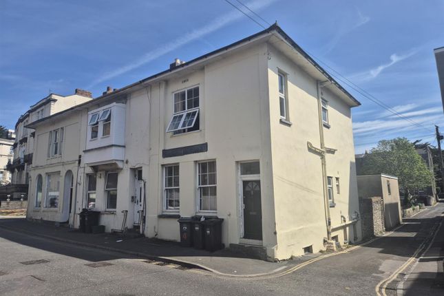 6 bedroom end of terrace house for sale