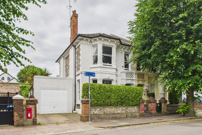 Cambridge Road, Worthing, BN11 1XD 3 bed semi